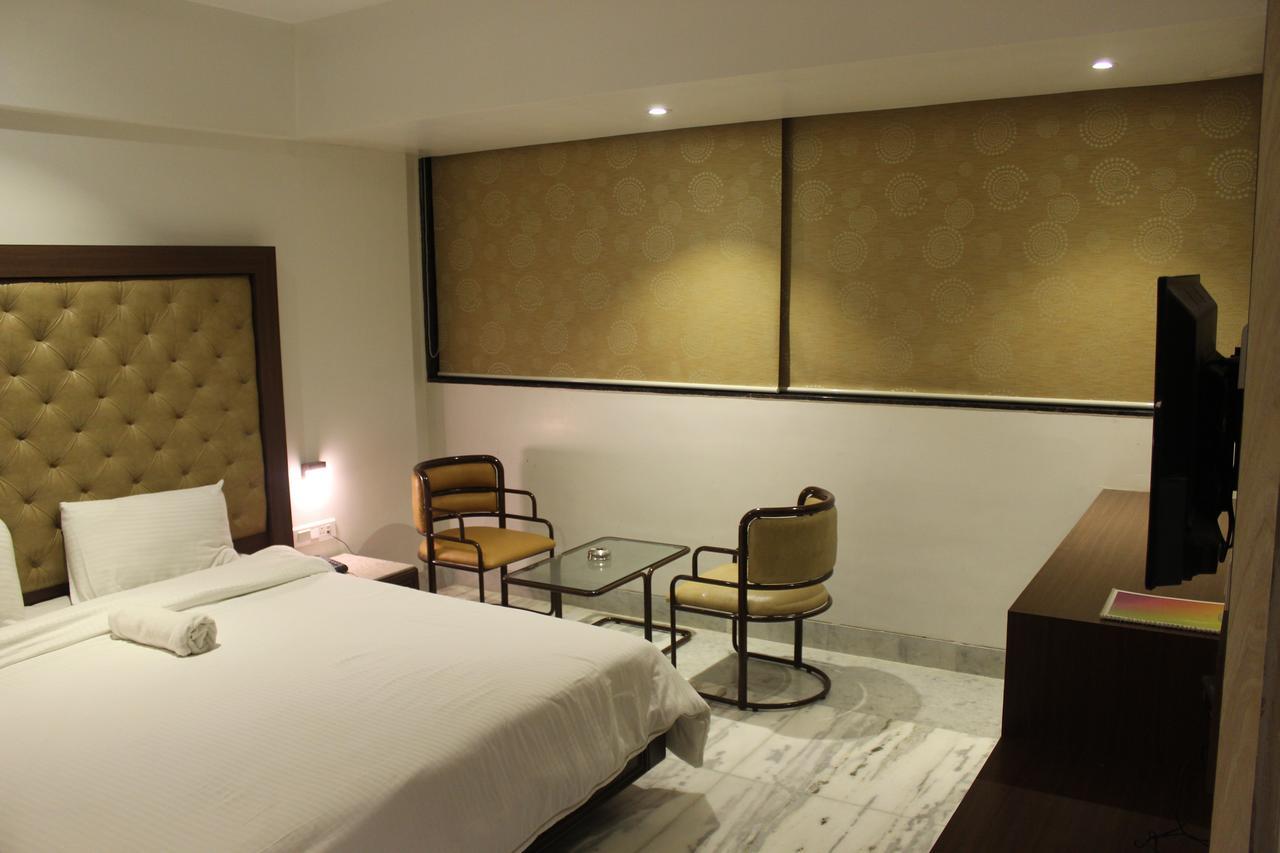 Villa Pravasi Residency à Thane Extérieur photo