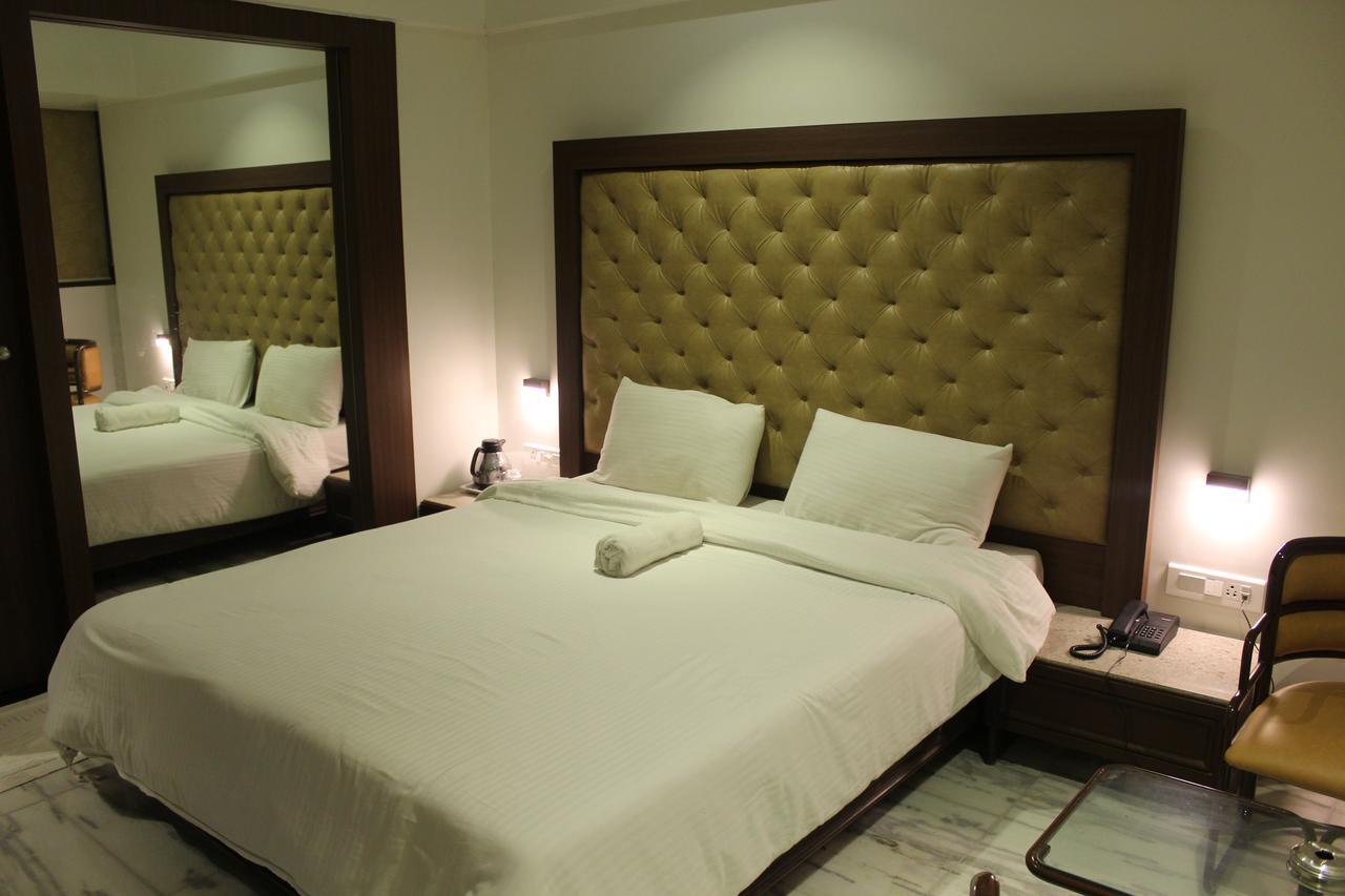 Villa Pravasi Residency à Thane Extérieur photo